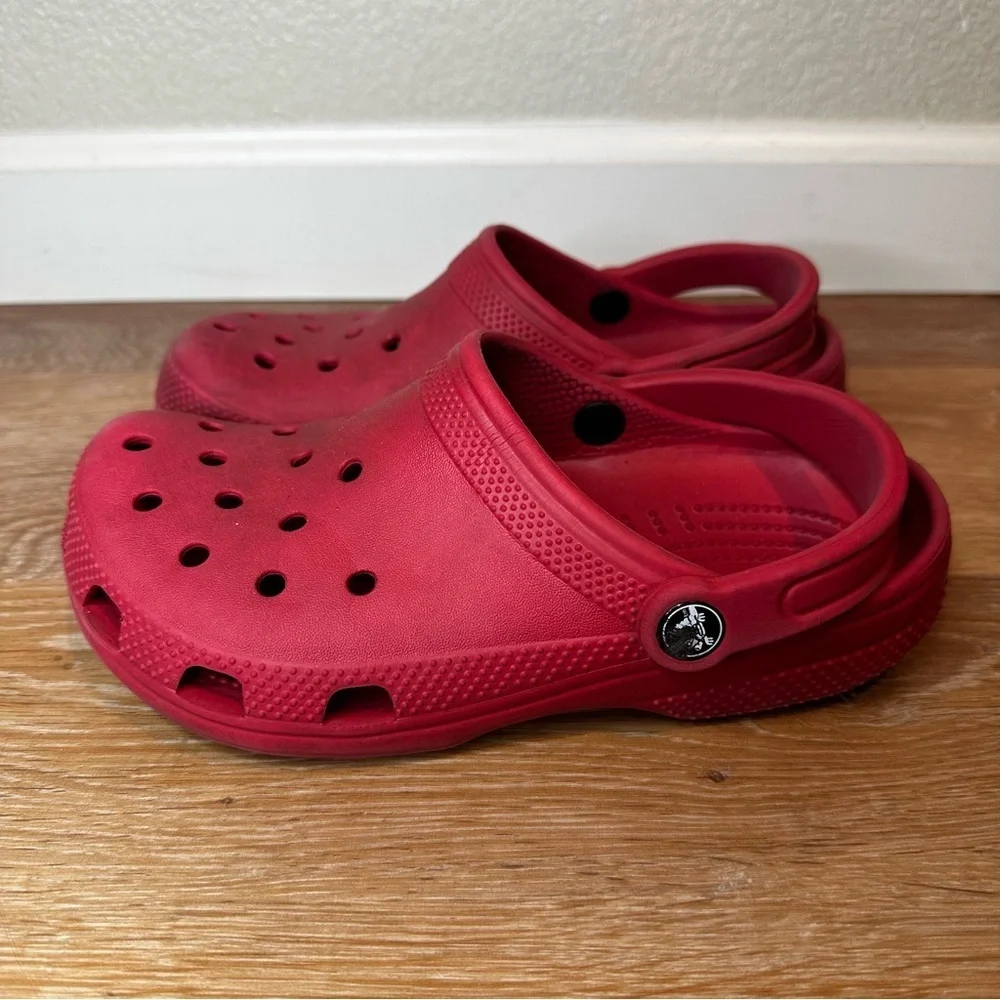 Crocs Big Kids Red Classic Clog Slip On, Size 4
